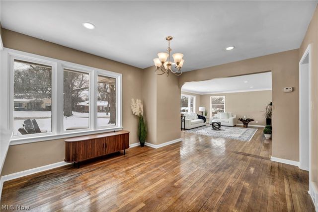 1081 Carver Road, Cleveland Heights, OH 44112