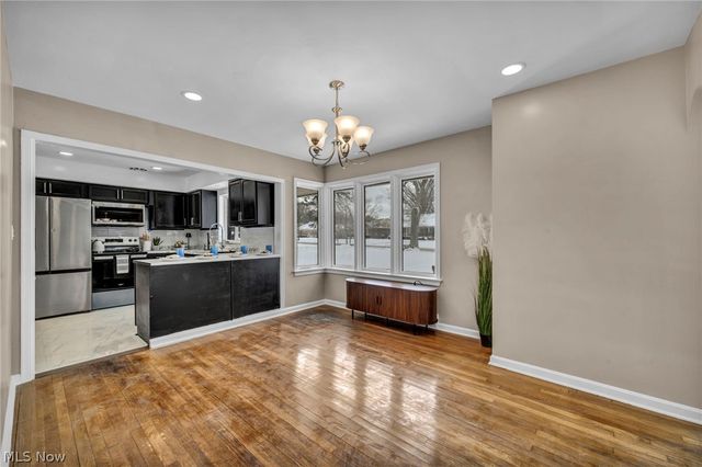 1081 Carver Road, Cleveland Heights, OH 44112