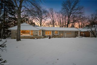 1081 Carver Road, Cleveland Heights, OH 44112