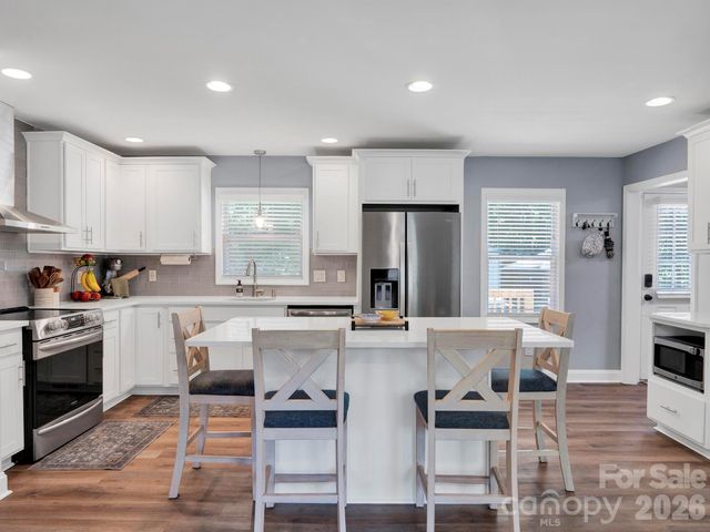 421 Catawba Circle N, Matthews, NC 28104