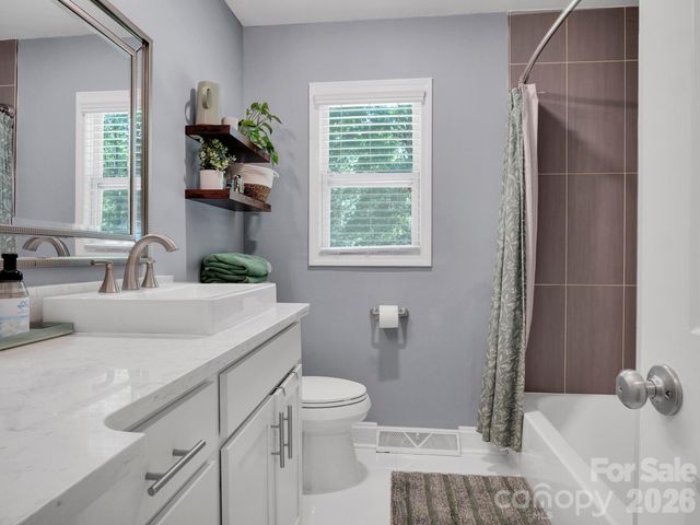 421 Catawba Circle N, Matthews, NC 28104
