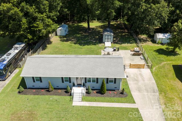 421 Catawba Circle N, Matthews, NC 28104