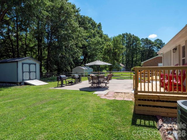 421 Catawba Circle N, Matthews, NC 28104