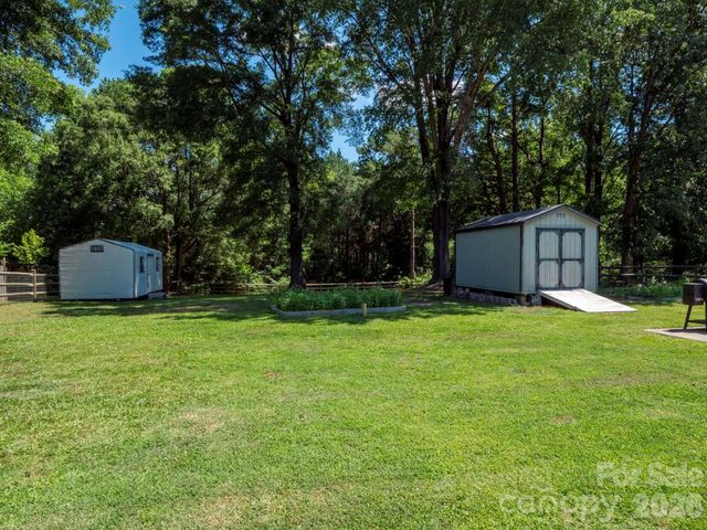 421 Catawba Circle N, Matthews, NC 28104
