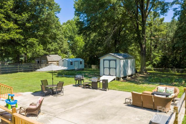 421 Catawba Circle N, Matthews, NC 28104