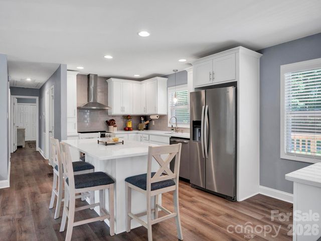 421 Catawba Circle N, Matthews, NC 28104
