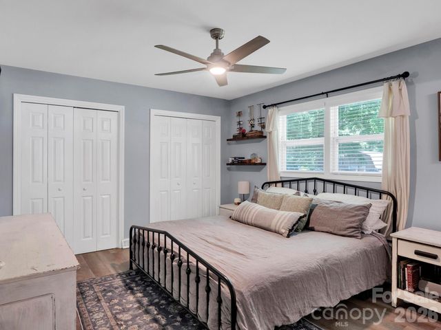 421 Catawba Circle N, Matthews, NC 28104