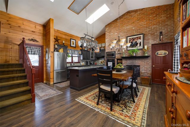 40 Ireland Drive, Poughkeepsie, NY 12603