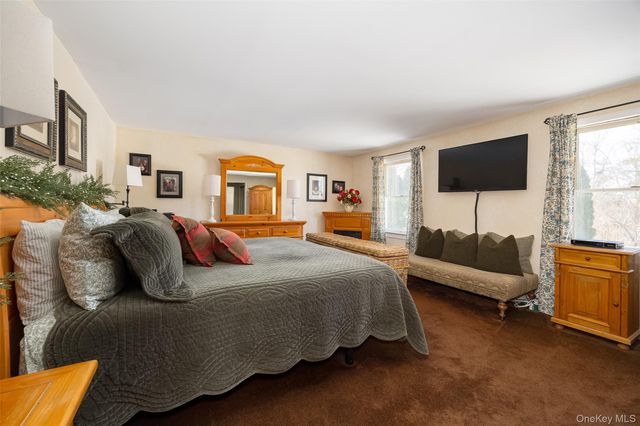 40 Ireland Drive, Poughkeepsie, NY 12603