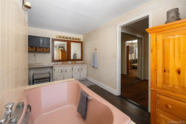 40 Ireland Drive, Poughkeepsie, NY 12603