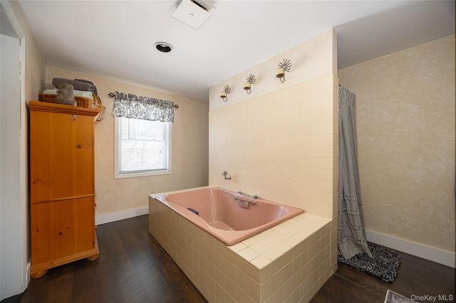 40 Ireland Drive, Poughkeepsie, NY 12603