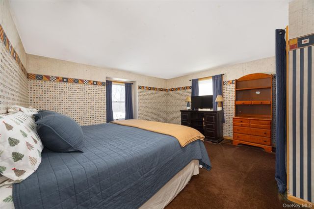 40 Ireland Drive, Poughkeepsie, NY 12603