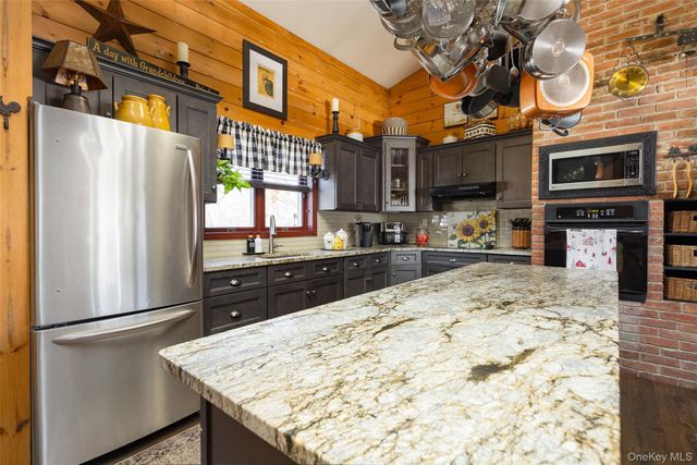 40 Ireland Drive, Poughkeepsie, NY 12603