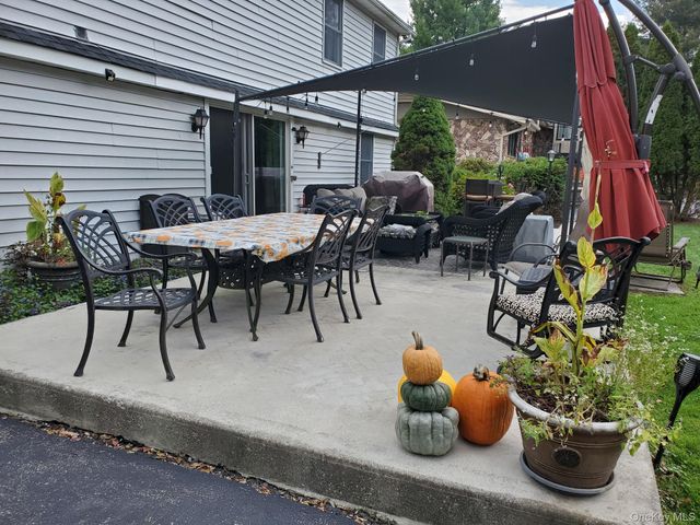 40 Ireland Drive, Poughkeepsie, NY 12603