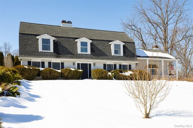 40 Ireland Drive, Poughkeepsie, NY 12603