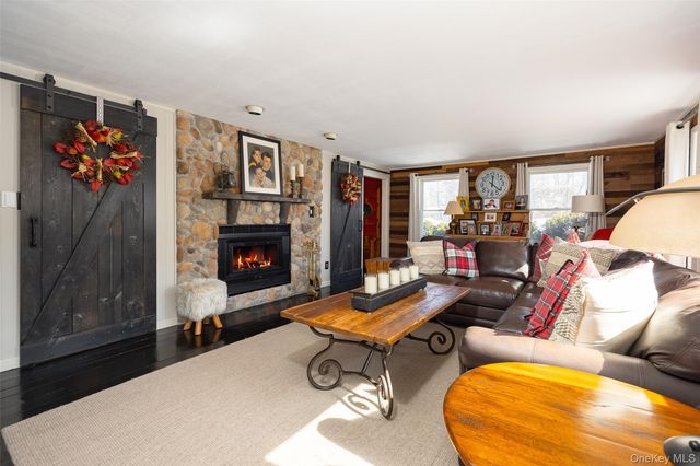 40 Ireland Drive, Poughkeepsie, NY 12603