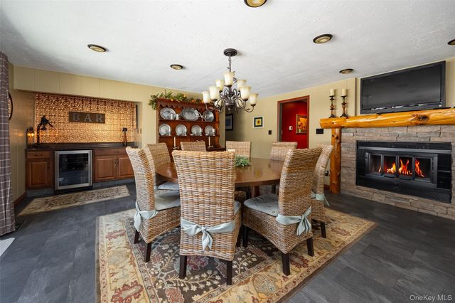 40 Ireland Drive, Poughkeepsie, NY 12603