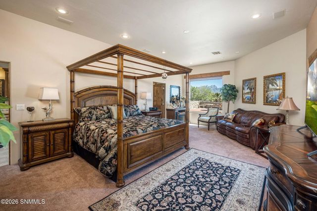 1880 El Presidio Drive, Las Cruces, NM 88011