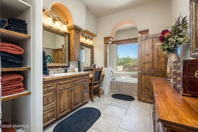 1880 El Presidio Drive, Las Cruces, NM 88011