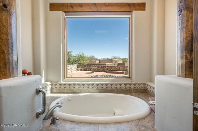 1880 El Presidio Drive, Las Cruces, NM 88011