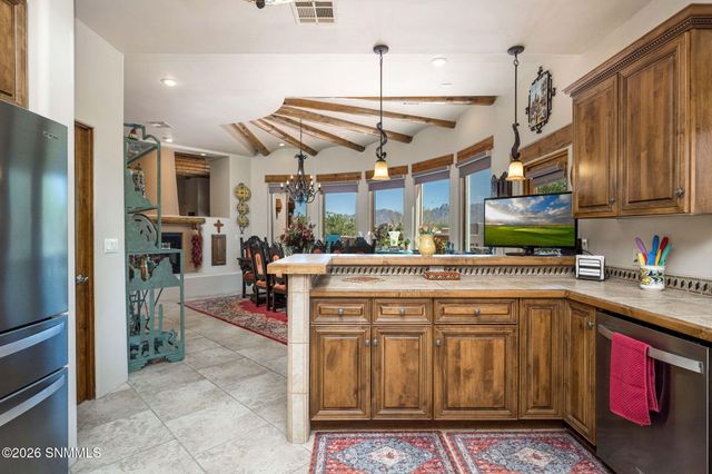 1880 El Presidio Drive, Las Cruces, NM 88011