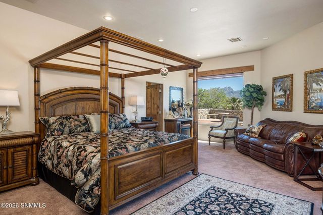 1880 El Presidio Drive, Las Cruces, NM 88011