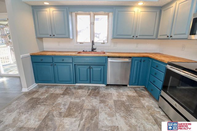 5607 Dogwood Drive, Lincoln, NE 68516