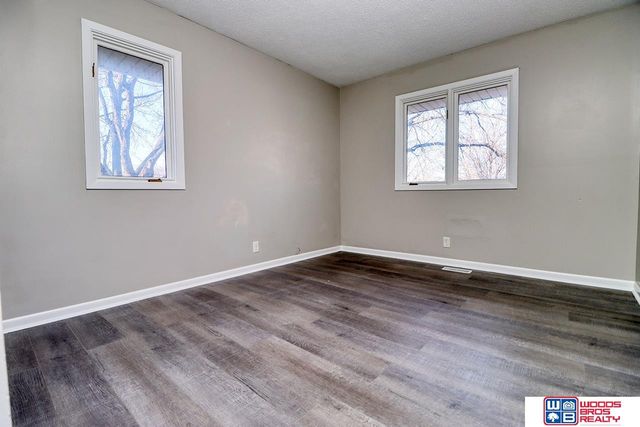 5607 Dogwood Drive, Lincoln, NE 68516