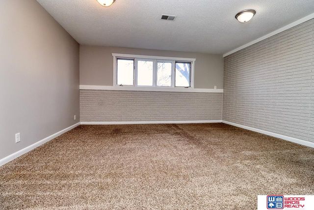 5607 Dogwood Drive, Lincoln, NE 68516