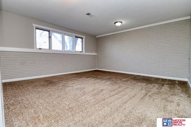 5607 Dogwood Drive, Lincoln, NE 68516