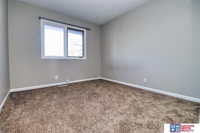 5607 Dogwood Drive, Lincoln, NE 68516