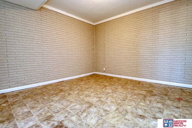 5607 Dogwood Drive, Lincoln, NE 68516