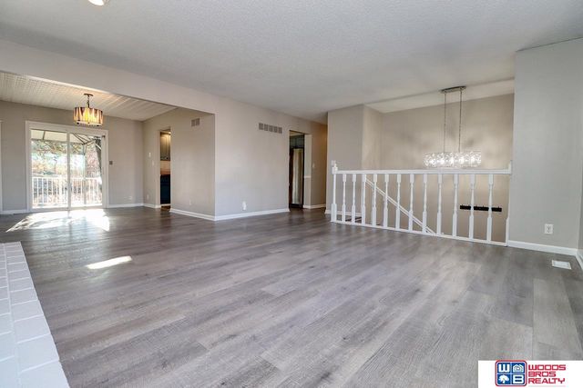 5607 Dogwood Drive, Lincoln, NE 68516