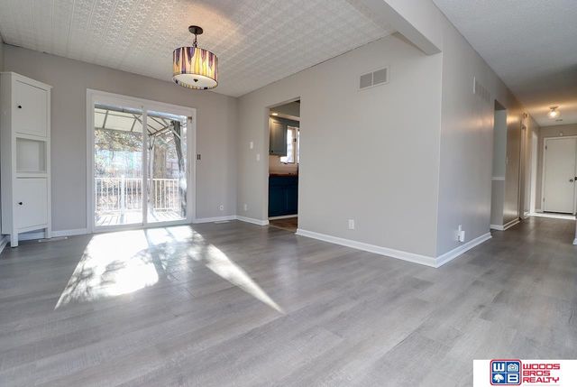 5607 Dogwood Drive, Lincoln, NE 68516