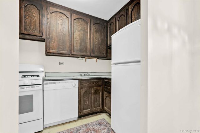 175-20 Wexford Terrace 10A, Jamaica Estates, NY 11432
