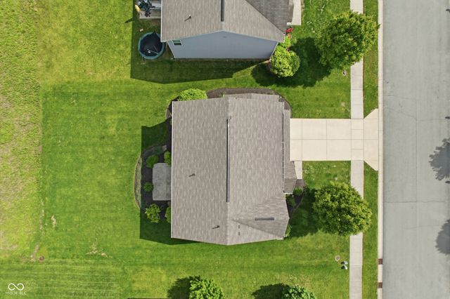 8701 N Dresden Drive, Mccordsville, IN 46055