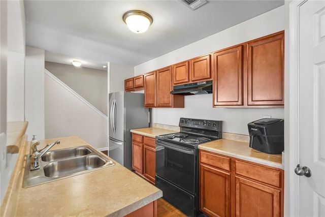 332 Oaktown Court, Lawrenceville, GA 30044