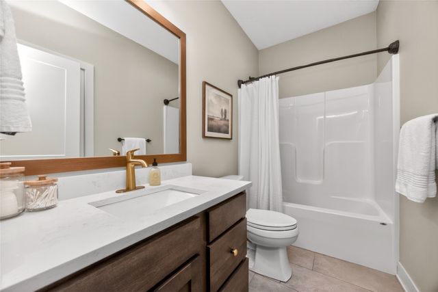 1220 S 100th Street, West Des Moines, IA 50266