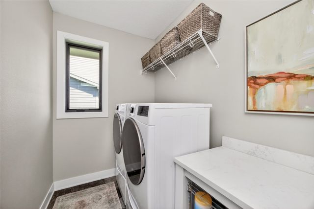 1220 S 100th Street, West Des Moines, IA 50266
