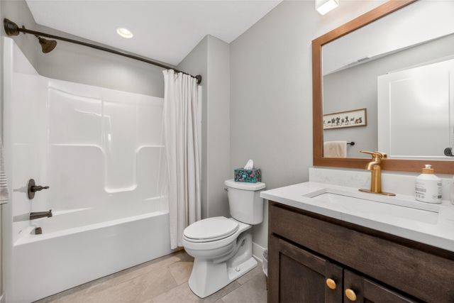 1220 S 100th Street, West Des Moines, IA 50266