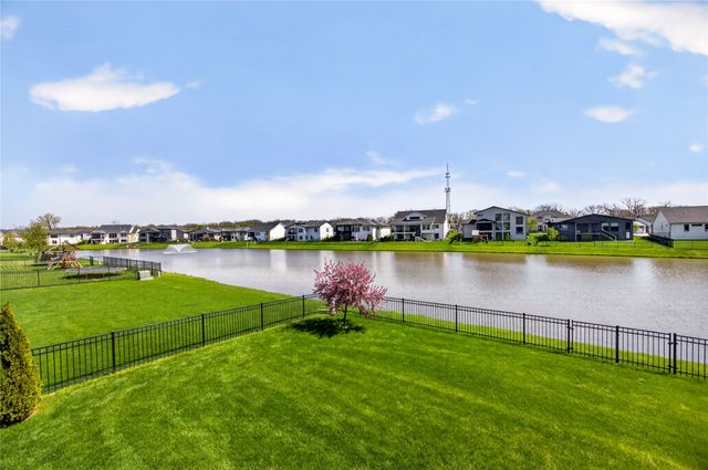 1220 S 100th Street, West Des Moines, IA 50266