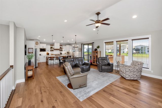 1220 S 100th Street, West Des Moines, IA 50266