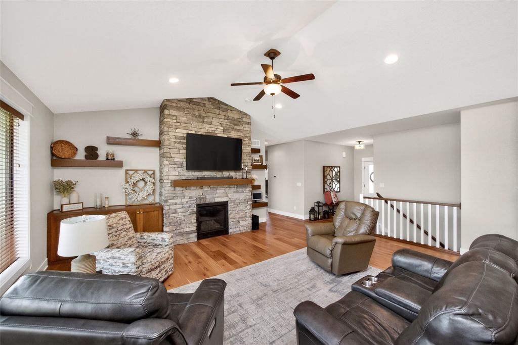 1220 S 100th Street, West Des Moines, IA 50266
