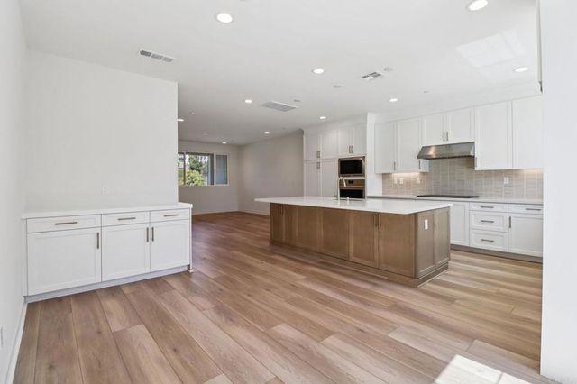 4942 Spirea Way, Carlsbad, CA 92008
