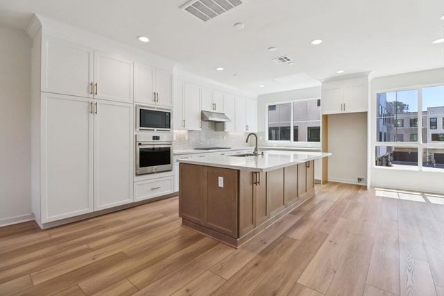 4942 Spirea Way, Carlsbad, CA 92008