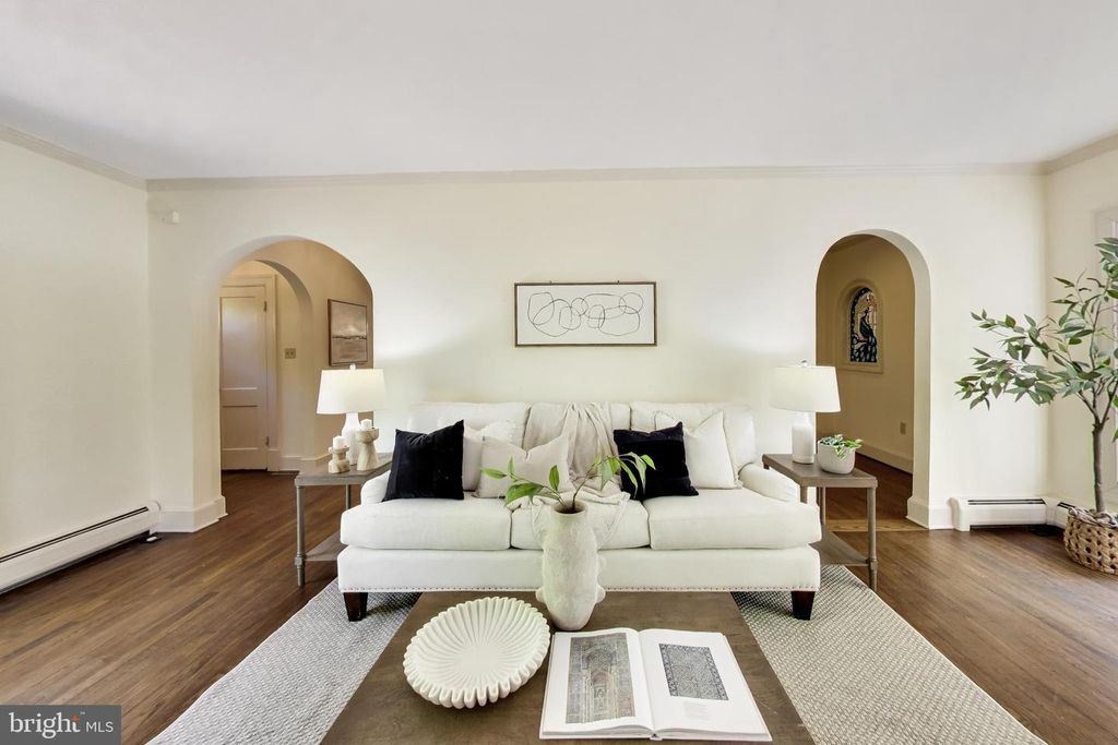 Image 10 of property listing at 4118 WOODBINE ST, Chevy Chase, MD 20815