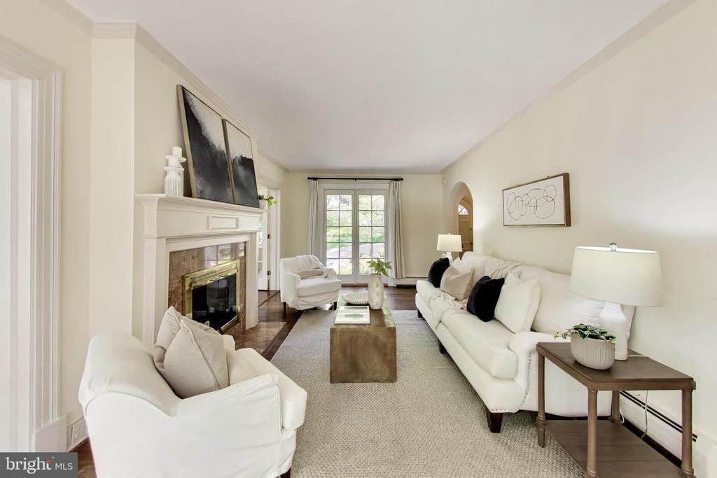 Image 11 of property listing at 4118 WOODBINE ST, Chevy Chase, MD 20815