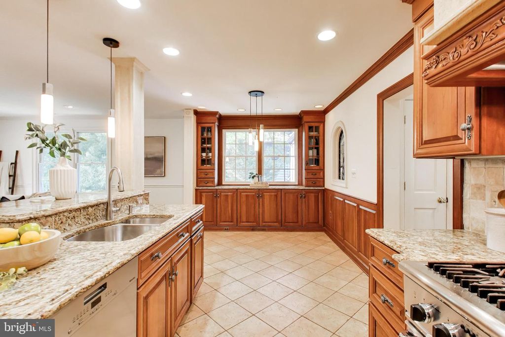 Image 16 of property listing at 4118 WOODBINE ST, Chevy Chase, MD 20815