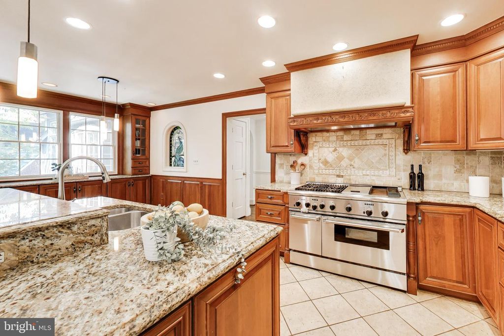 Image 17 of property listing at 4118 WOODBINE ST, Chevy Chase, MD 20815
