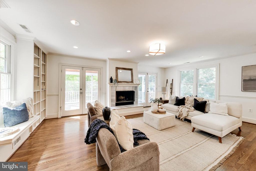 Image 21 of property listing at 4118 WOODBINE ST, Chevy Chase, MD 20815